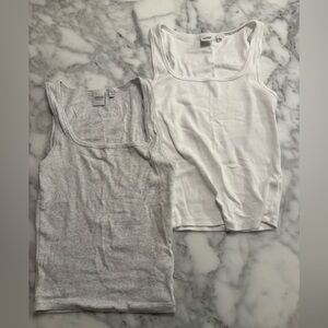 Bundle of Aritzia Homestretch Tanks